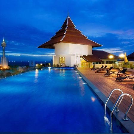 Aiyara Grand Hotel Патая Екстериор снимка