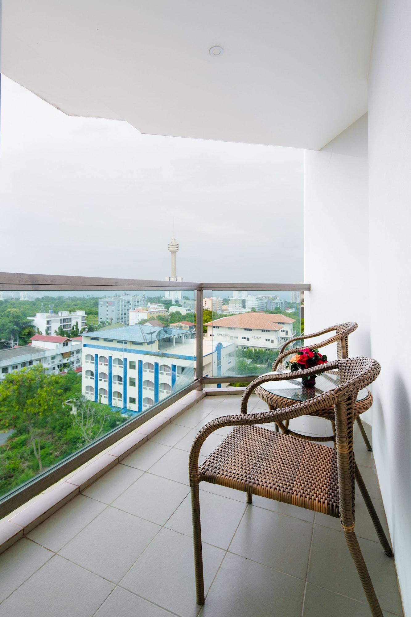 Aiyara Grand Hotel Патая Екстериор снимка