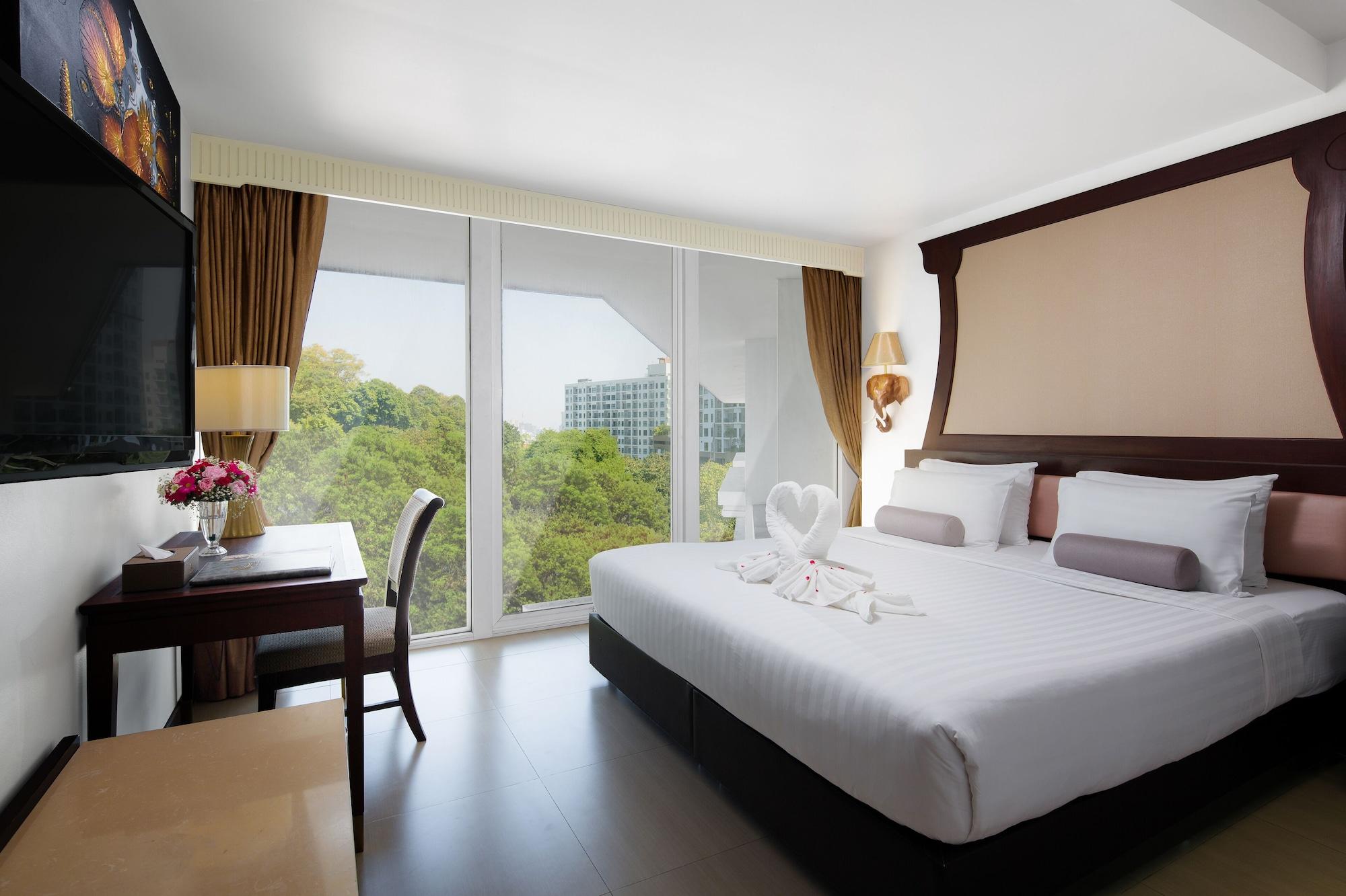 Aiyara Grand Hotel Патая Екстериор снимка